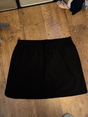 Black Skort